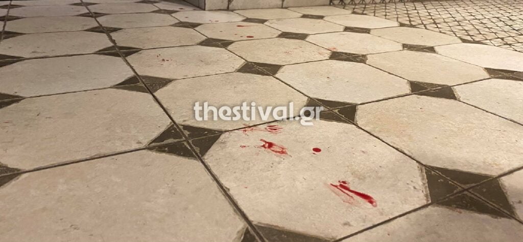 ΠΡΙΝ ΛΙΓΟ στη Θεσσαλονίκη: Τριάντα ροπαλοφόροι επιτέθηκαν σε παρέα που καθόταν σε καφετέρια (φωτο)