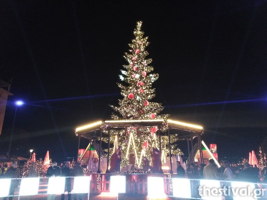 Φωταγωγήθηκε το χριστουγεννιάτικο δέντρο στην Αριστοτέλους – Μαγεύει η στολισμένη πλατεία (φωτο & video), φωτογραφία-4