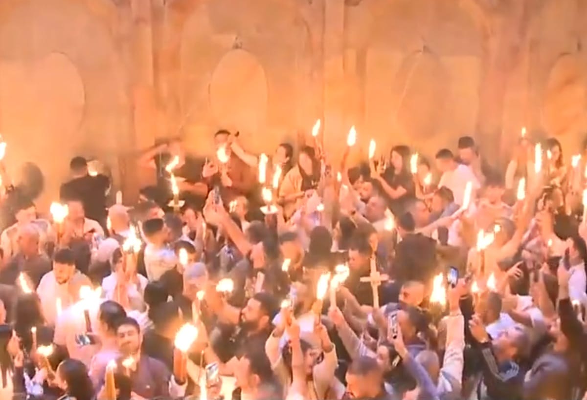 Ιεροσόλυμα: Πανηγυρικό κλίμα στην τελετή αφής του Αγίου Φωτός στον Ναό της Αναστάσεως – Δείτε βίντεο