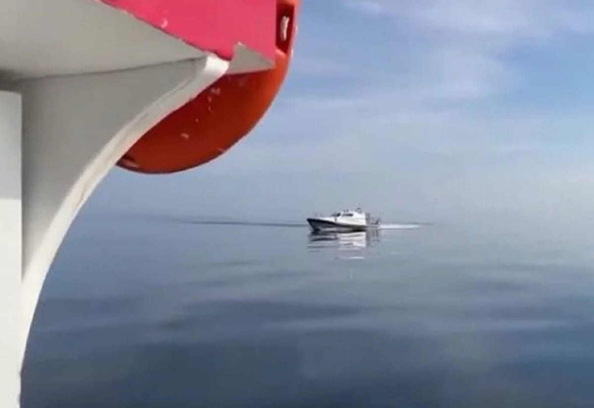 Τούρκος αλιέας επιχείρησε να ψαρέψει παράνομα δίπλα στην ελληνική βραχονησίδα Ζουράφα – Δείτε βίντεο