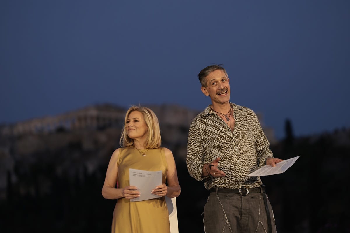 Αιμίλιος Χειλάκης και Μαριάννα Τουμασάτου προλόγισαν τον Αλέξη Τσίπρα στο Θησείο – Τα “καρφιά” για Καρυστιανού